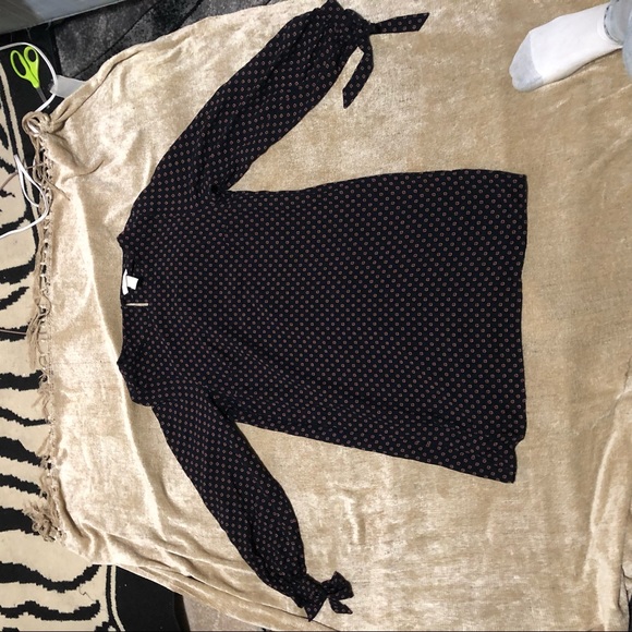 Top - Picture 2 of 3